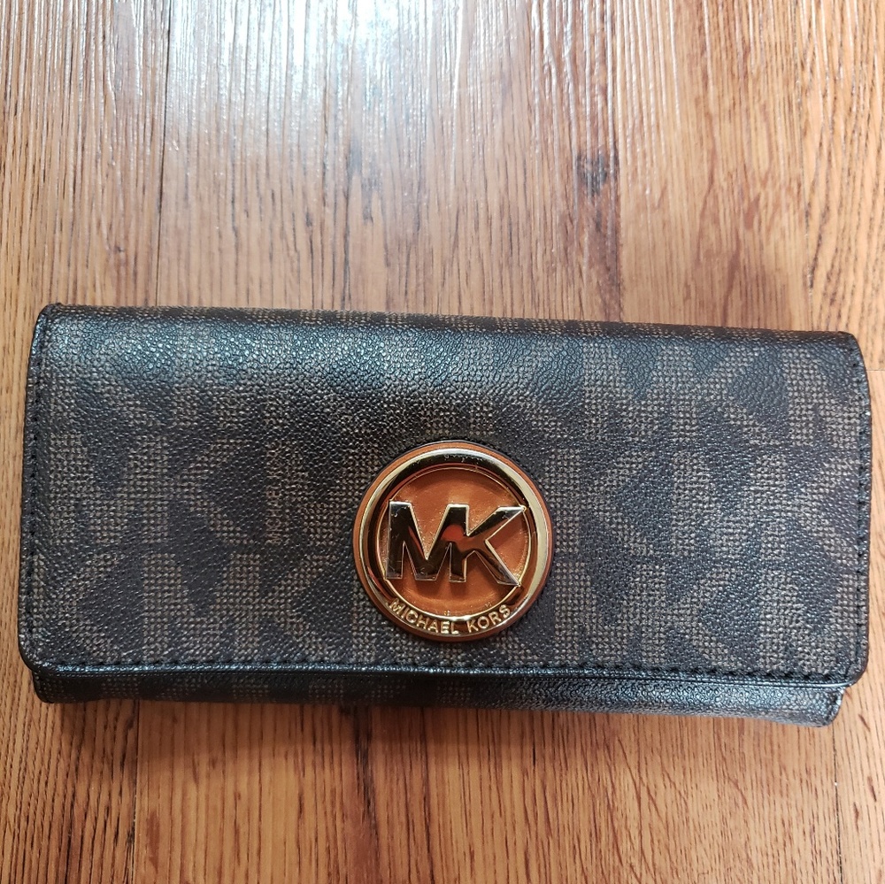 Michael kors wallet